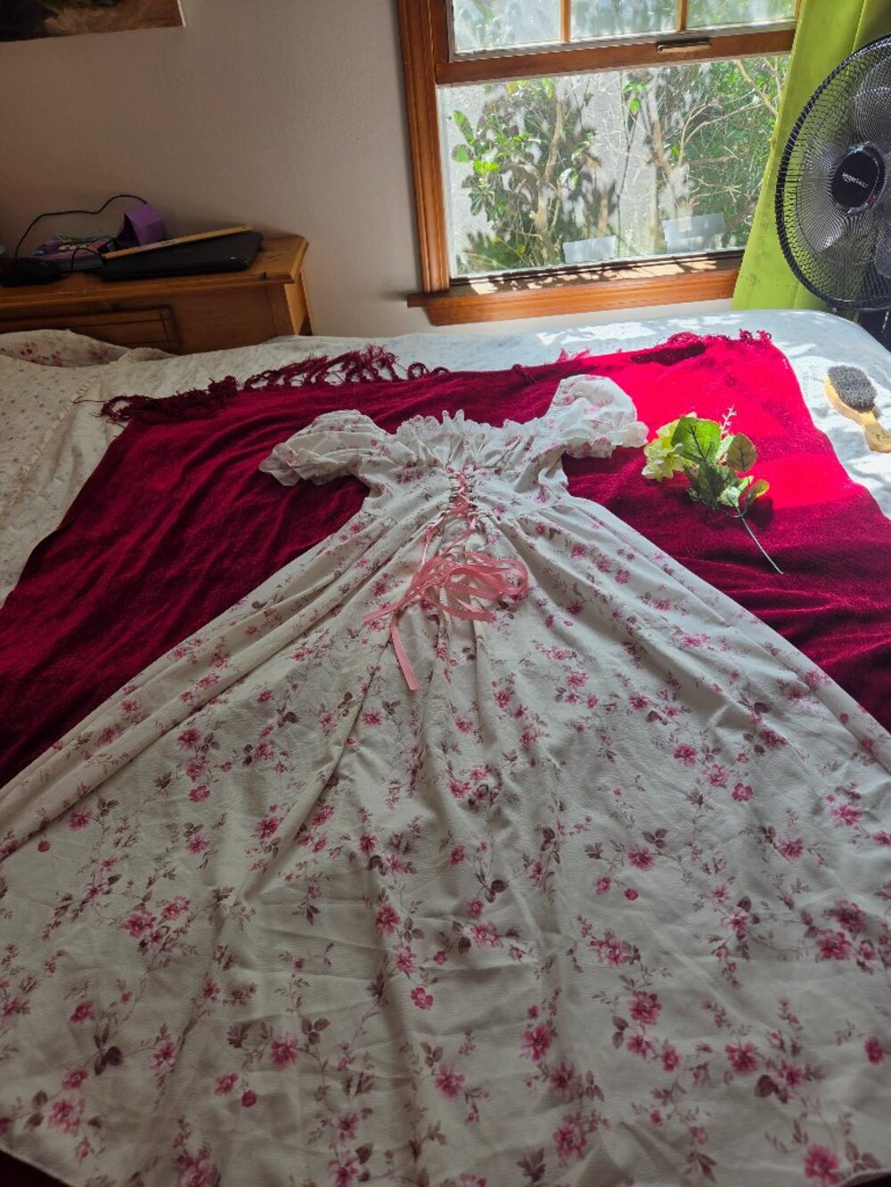 PRECIOUS VICTORIAN STYLE ROSES AND CREAM SOFT FLOWY CORSET DRESS SMALL